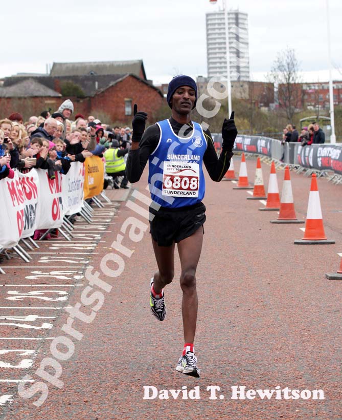 Weynay Ghabresilasie (Sunderland Harriers) wins the Sunderland City 10k.